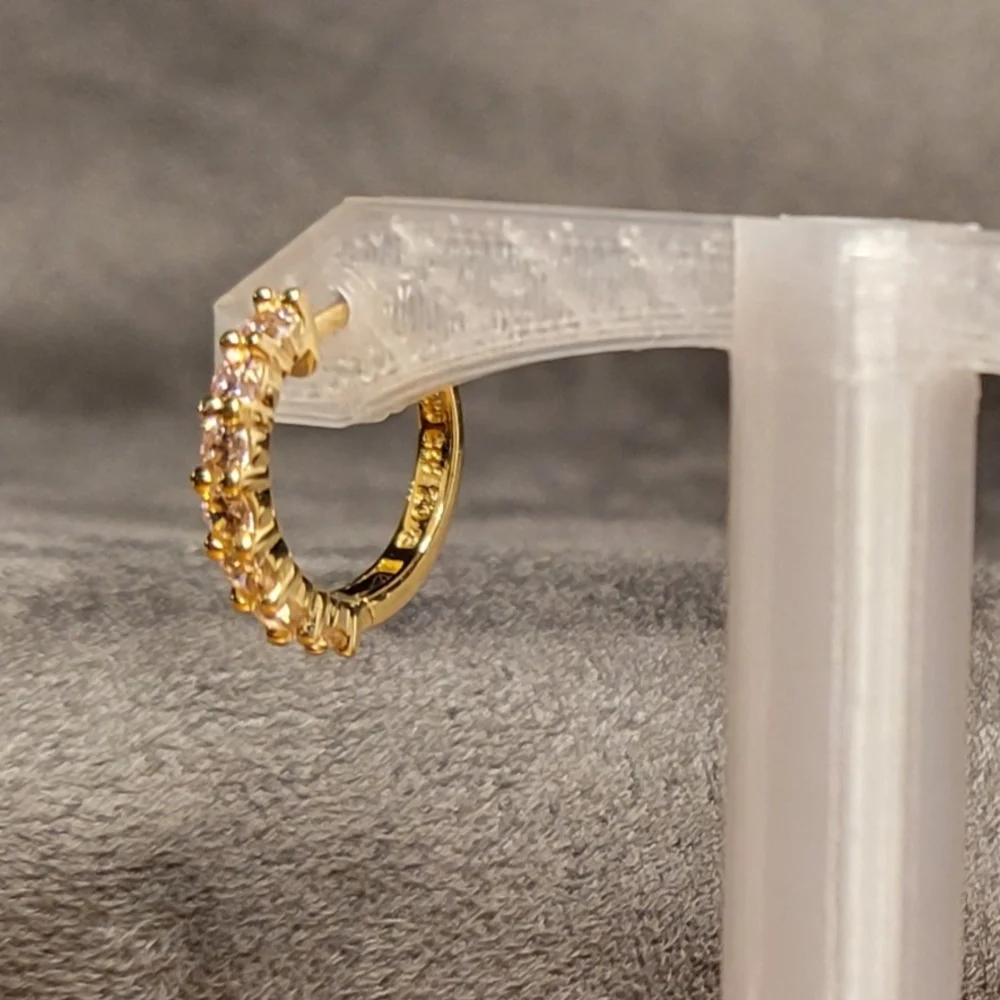Elegant Gold and Silver Women's Hoop Earrings - Picture 6 of 8